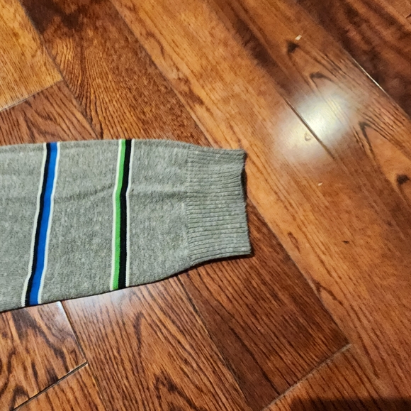 Men's Sweater - Picture 4 of 8